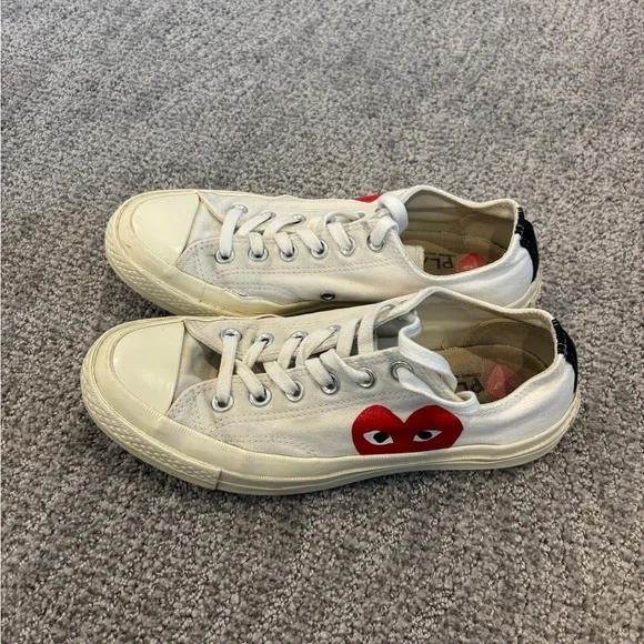 Converse x Comme des Garçons PLAY Chuck 70 Low Top - Picture 2 of 7